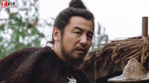 至德投资 《长安的荔枝》如影随形的“倒叙”，是炫技失败，还是江郎才尽