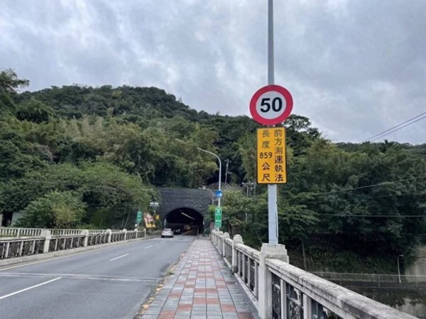 金鑫优配 台湾将进入“大猎巫”时代？女游客自强隧道拍照遭“青鸟”网曝公审