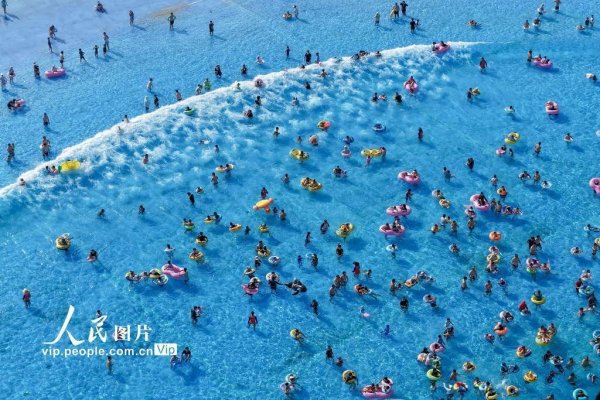 证星策略 江苏南京：戏水享清凉